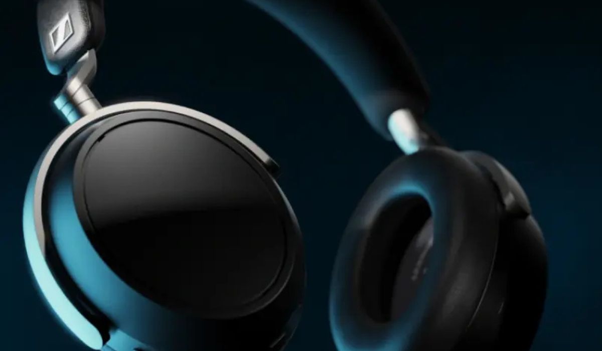 Sennheiser HDB 630 premium wireless audiophile headphones with BTD 700 dongle